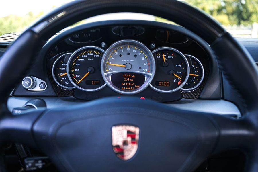 Панель приборов Porsche Carrera GT Bassalt Black 2005 года  (фото 19 из 32)